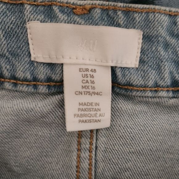 NWT H&M- High Rise Mom Jean - Picture 8 of 11